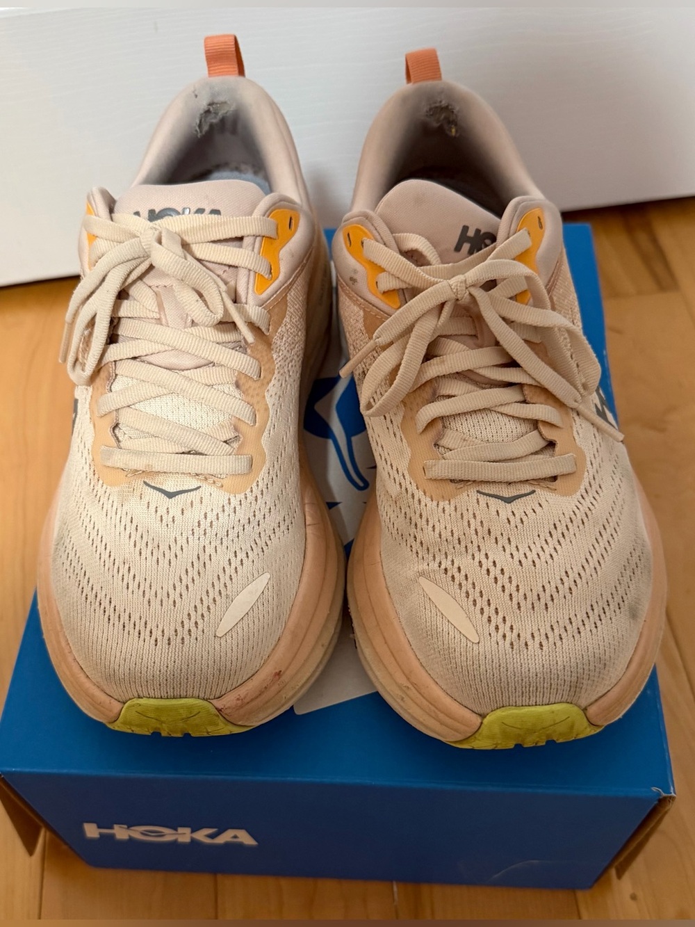 HOKA Bondi 8 Cream/Vanilla Running Sneakers Size 8 - Picture 3 of 7